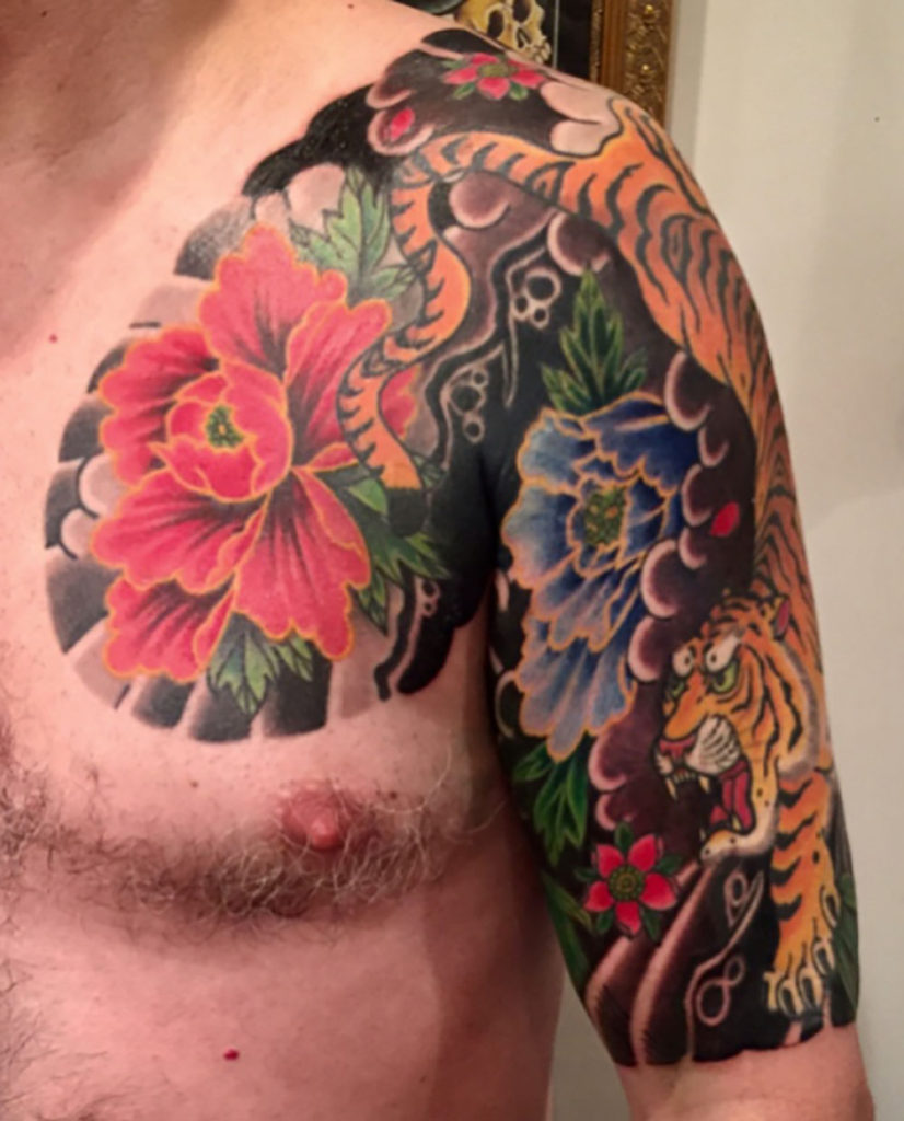 Folky shoulder flowers. • • • • • • • #tattooartist #tattoo #tattooideas  #tradtattoos #traditionaltattoo #traditionaltatto... | Instagram